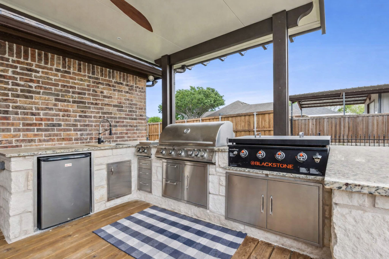 Outdoor kitchen masonry